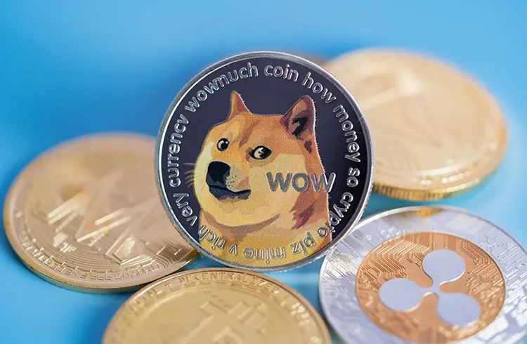 Bitcoin se mantém estável e DOGE atinge máxima de três meses