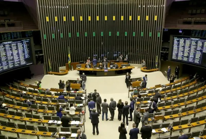Câmara aprova projeto de lei que regulamenta setor de criptomoedas no Brasil